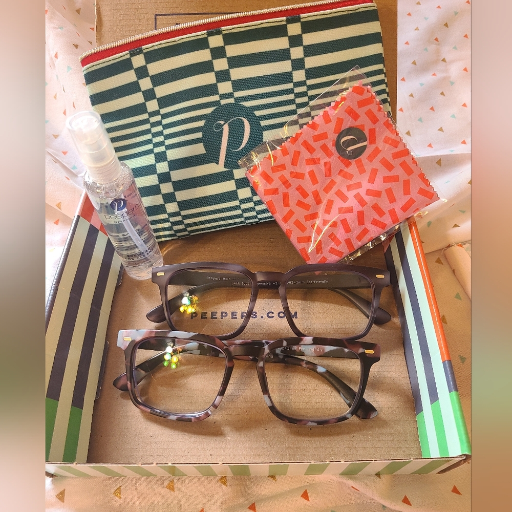PEEPERS readers +2.00 / 2 pairs with holiday bag